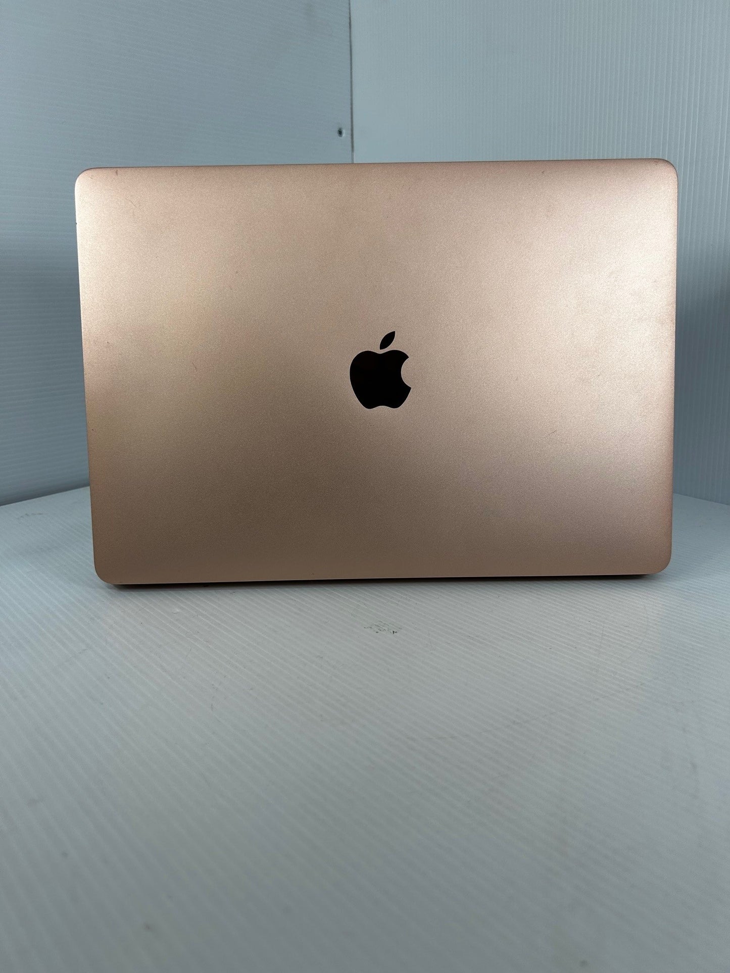 Apple MacBook Air "Core i5" 1.6 13" (True Tone, 2019)