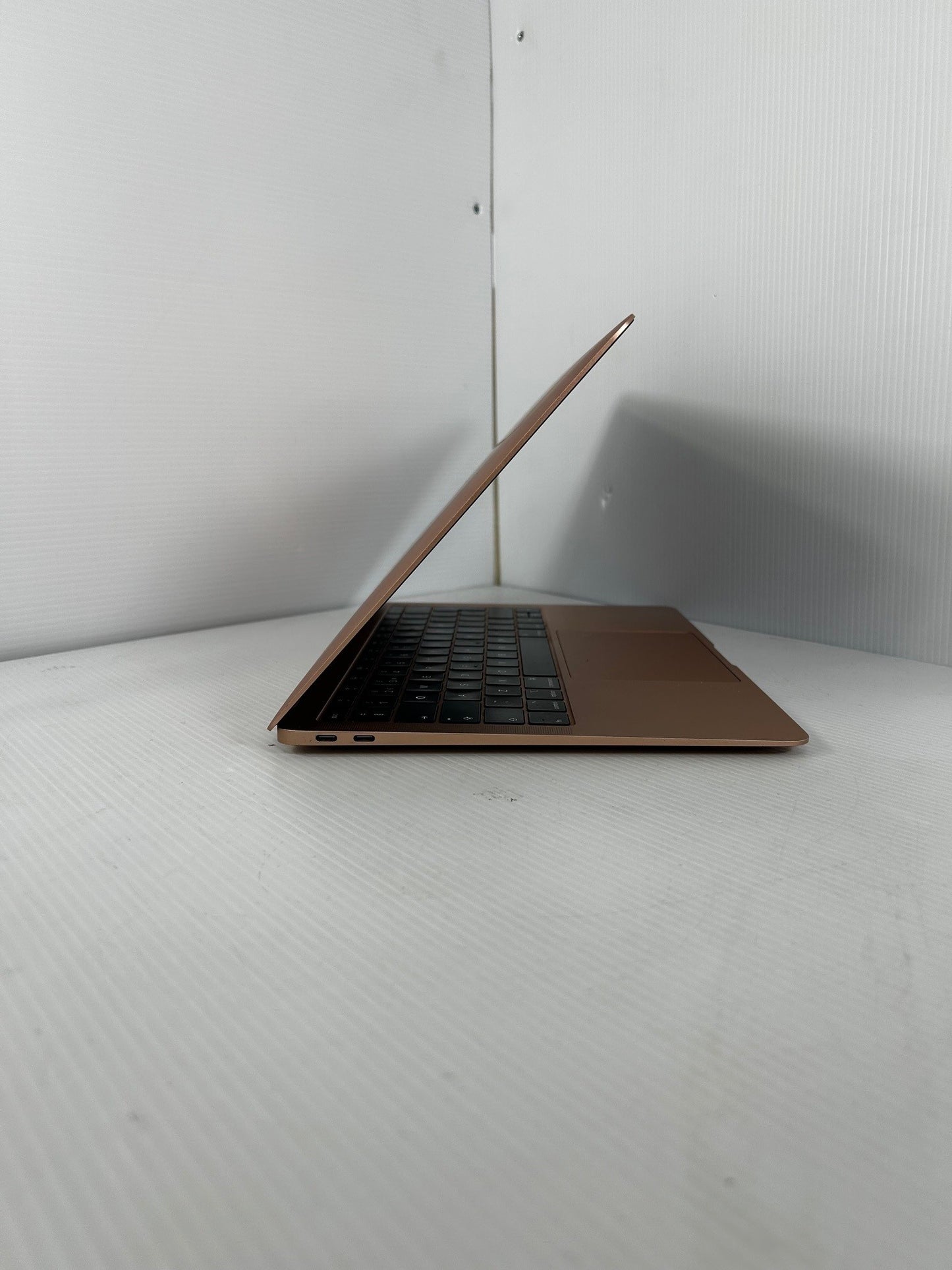 Apple MacBook Air "Core i5" 1.6 13" (True Tone, 2019)