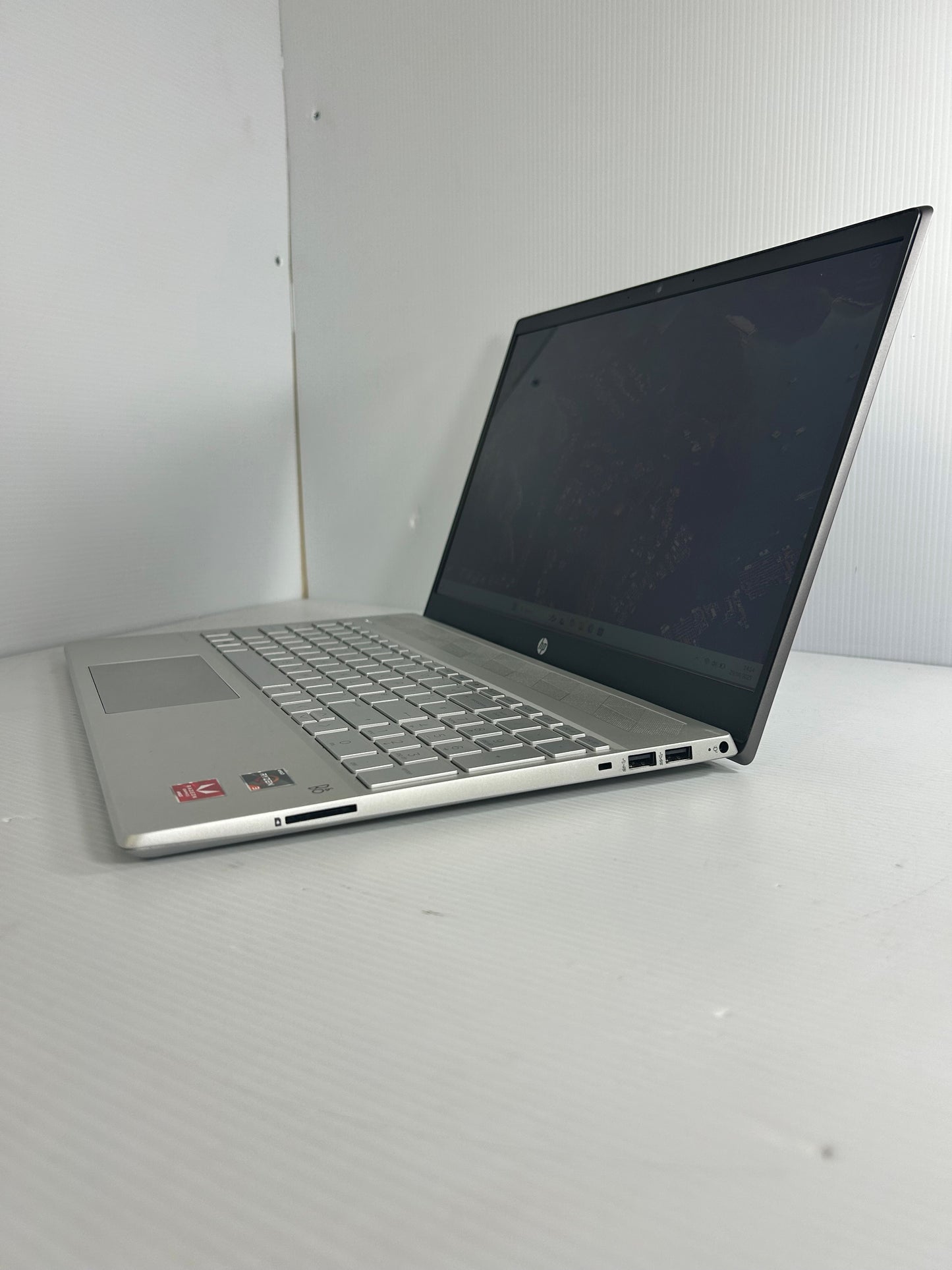 HP Pavillion 15-EW1004NA
