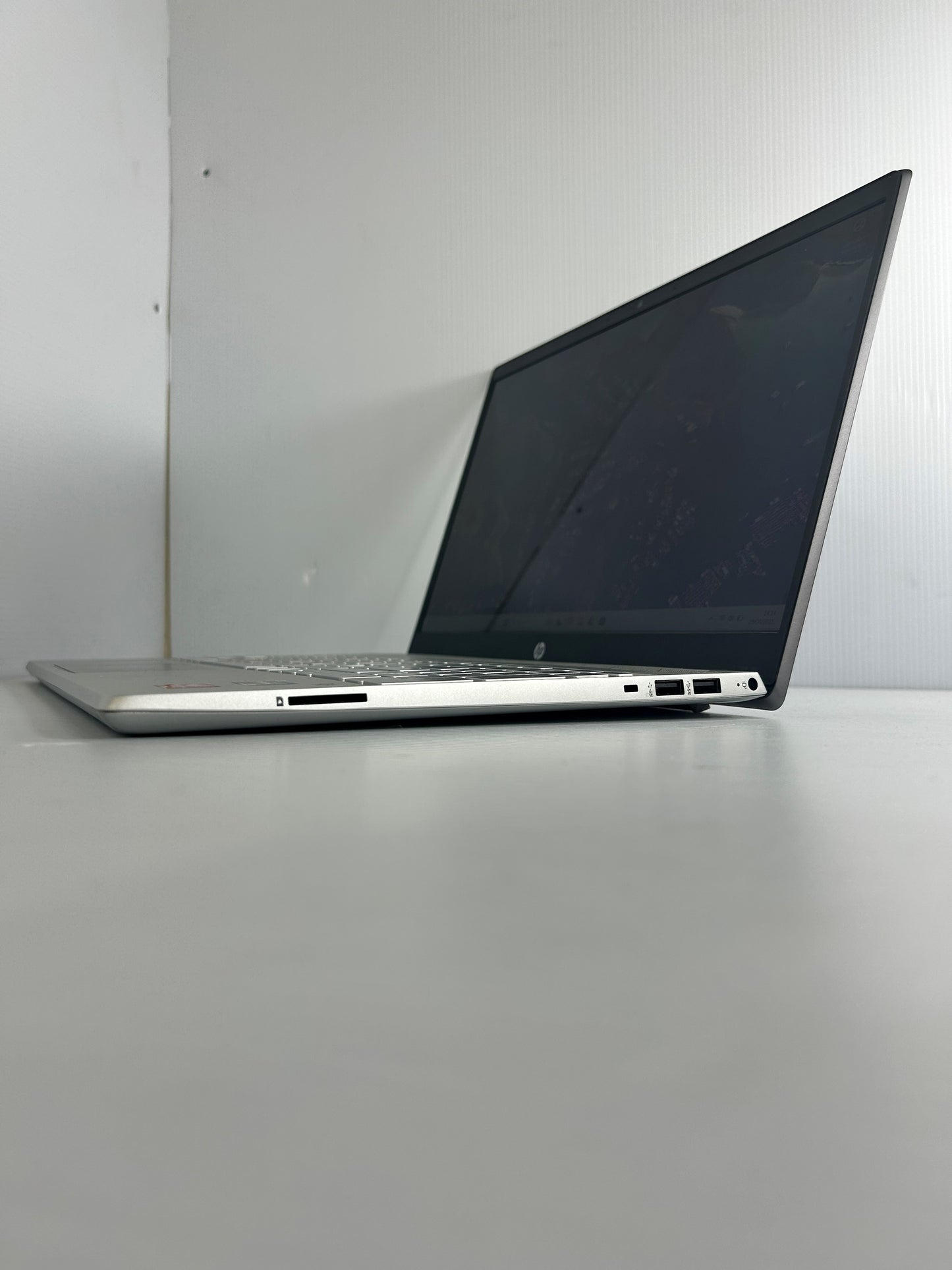 HP Pavillion 15-EW1004NA
