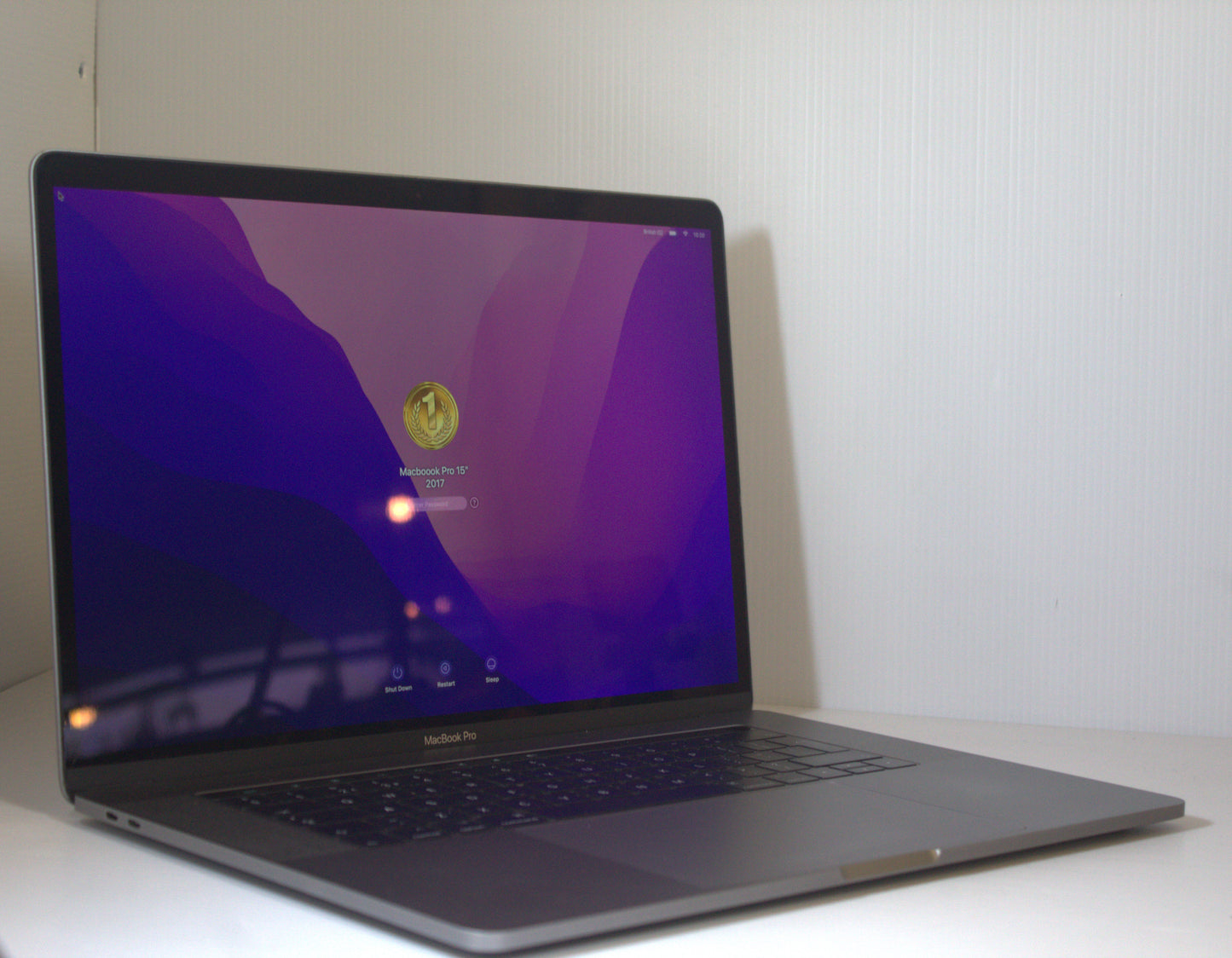 MacBook Pro 2017 15" touch bar space grey