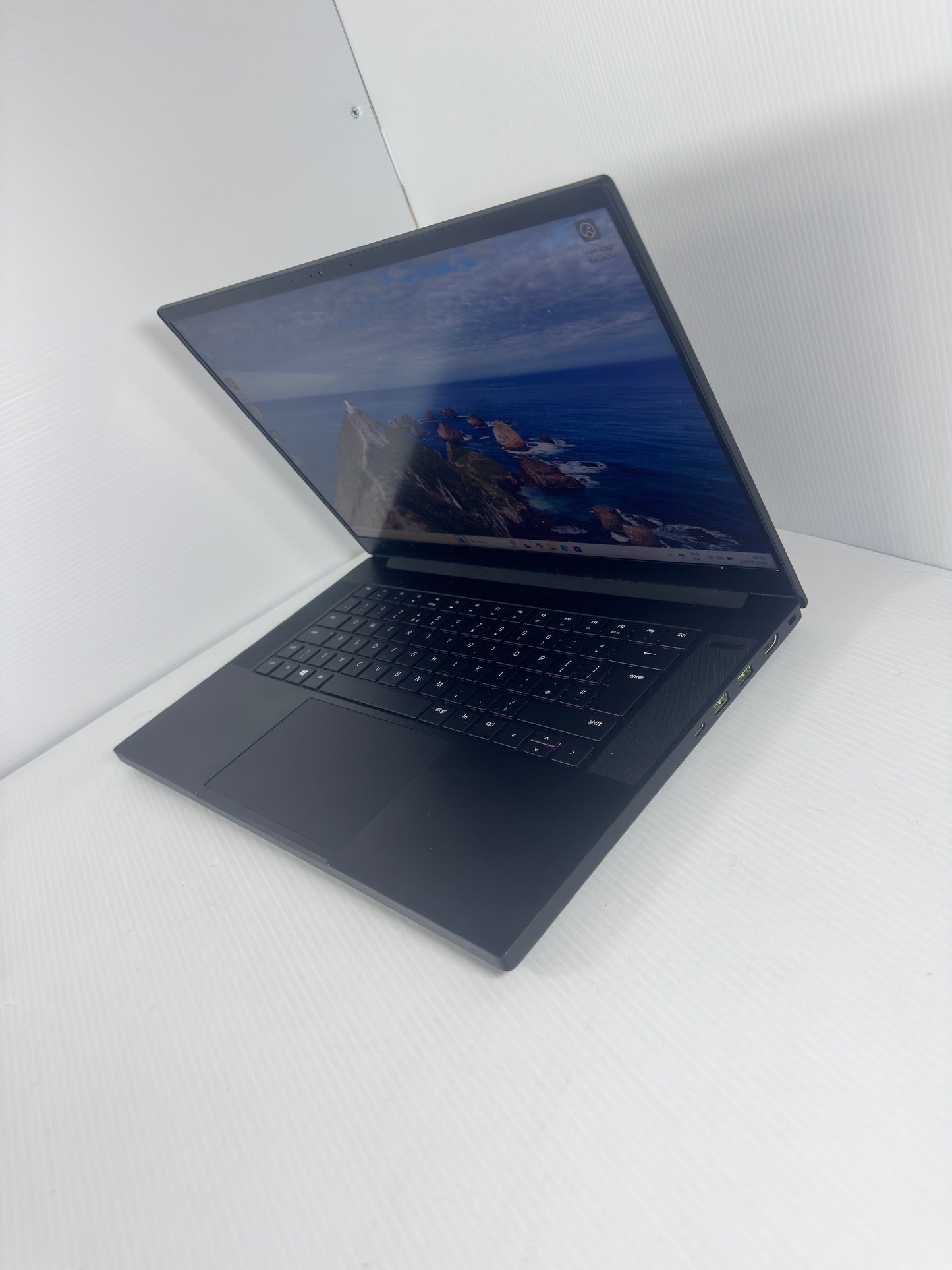 Razer blade 15 base model (Early 2021)