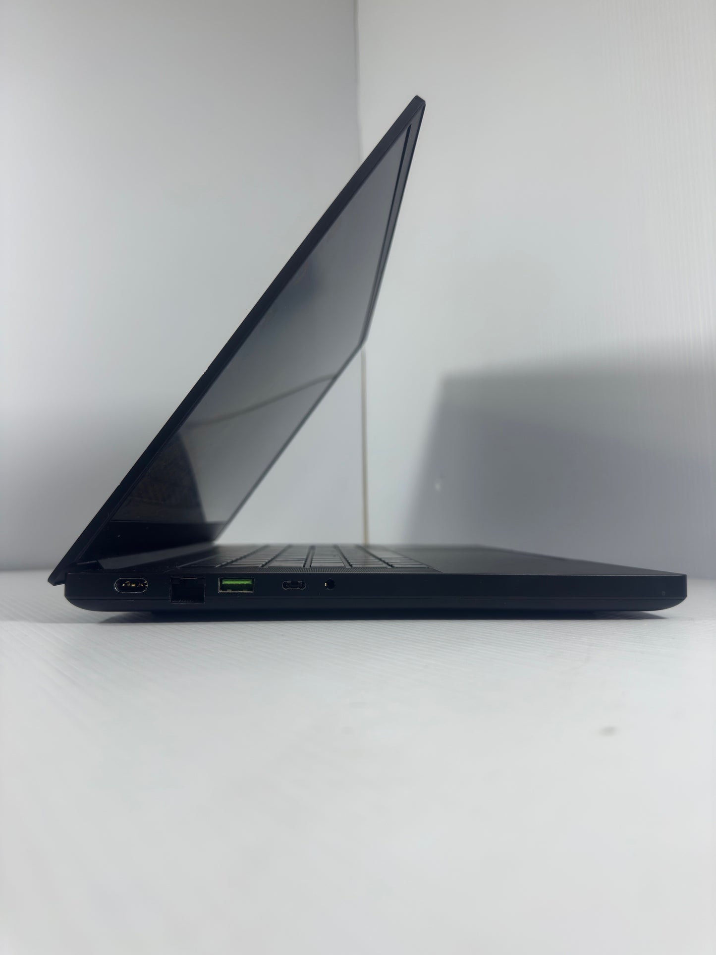 Razer blade 15 base model (Early 2021)