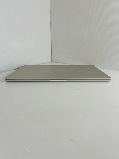 MacBook Air 15-inch (2023) - Apple M2 8-core and 10-core GPU - 8GB RAM - SSD 256GB - QWERTY - English