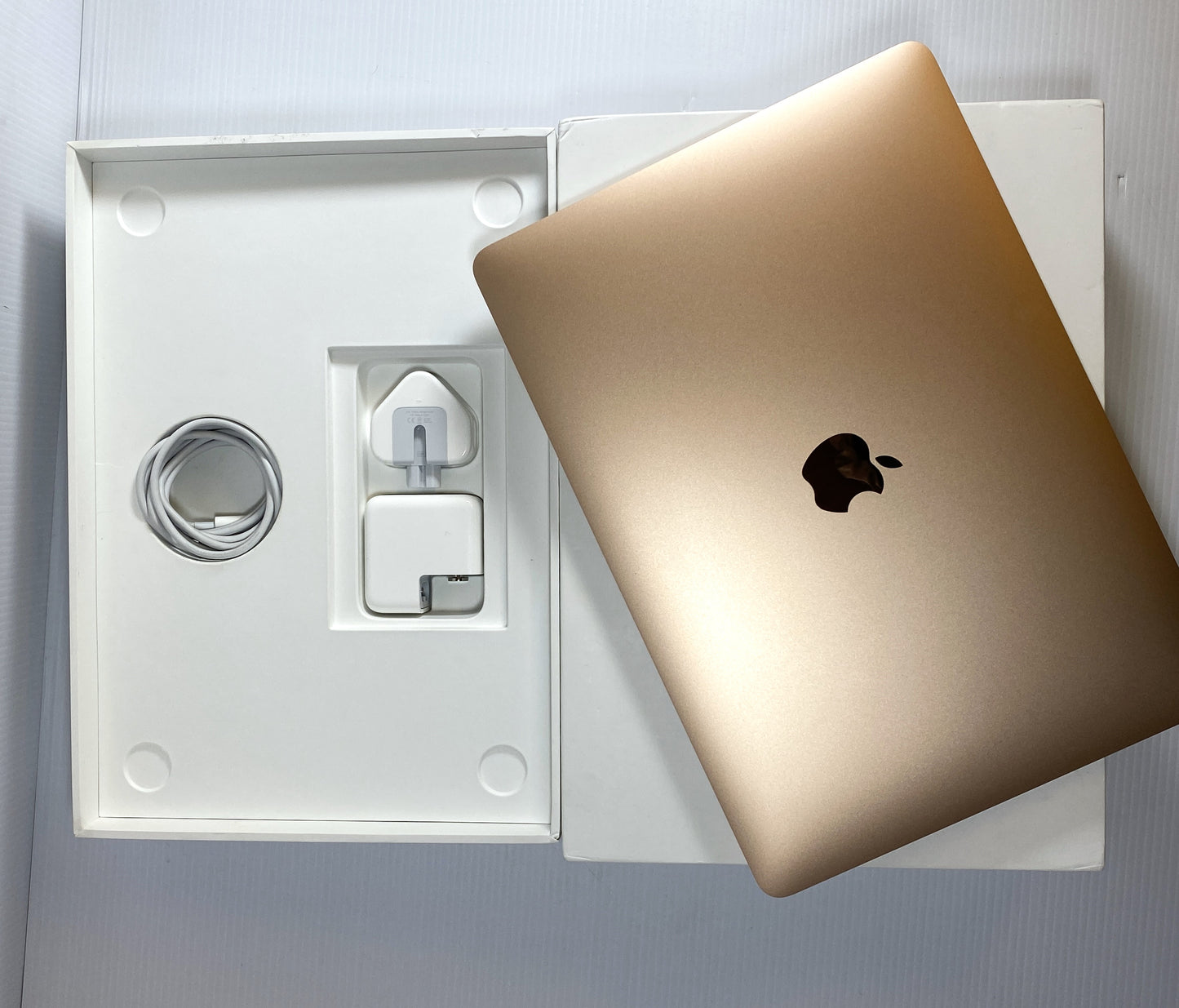 MacBook Air 2020 13” Rose Gold