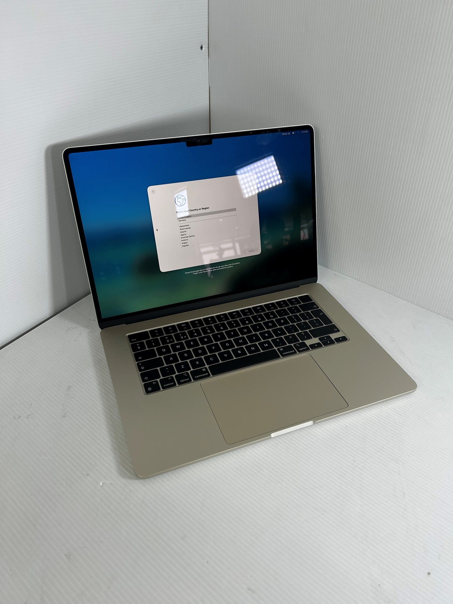 Apple MacBook Air (M2, 2023)