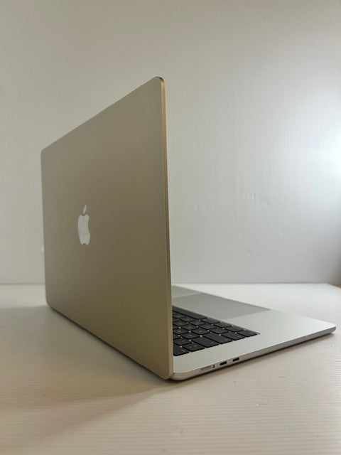 MacBook Air 15-inch (2023) - Apple M2 8-core and 10-core GPU - 8GB RAM - SSD 256GB - QWERTY - English