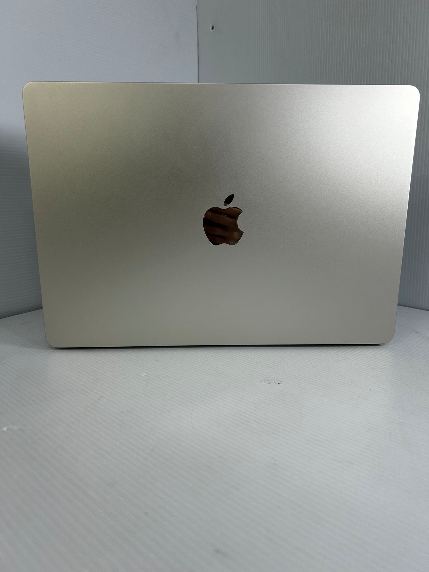Apple MacBook Air (M2, 2023)