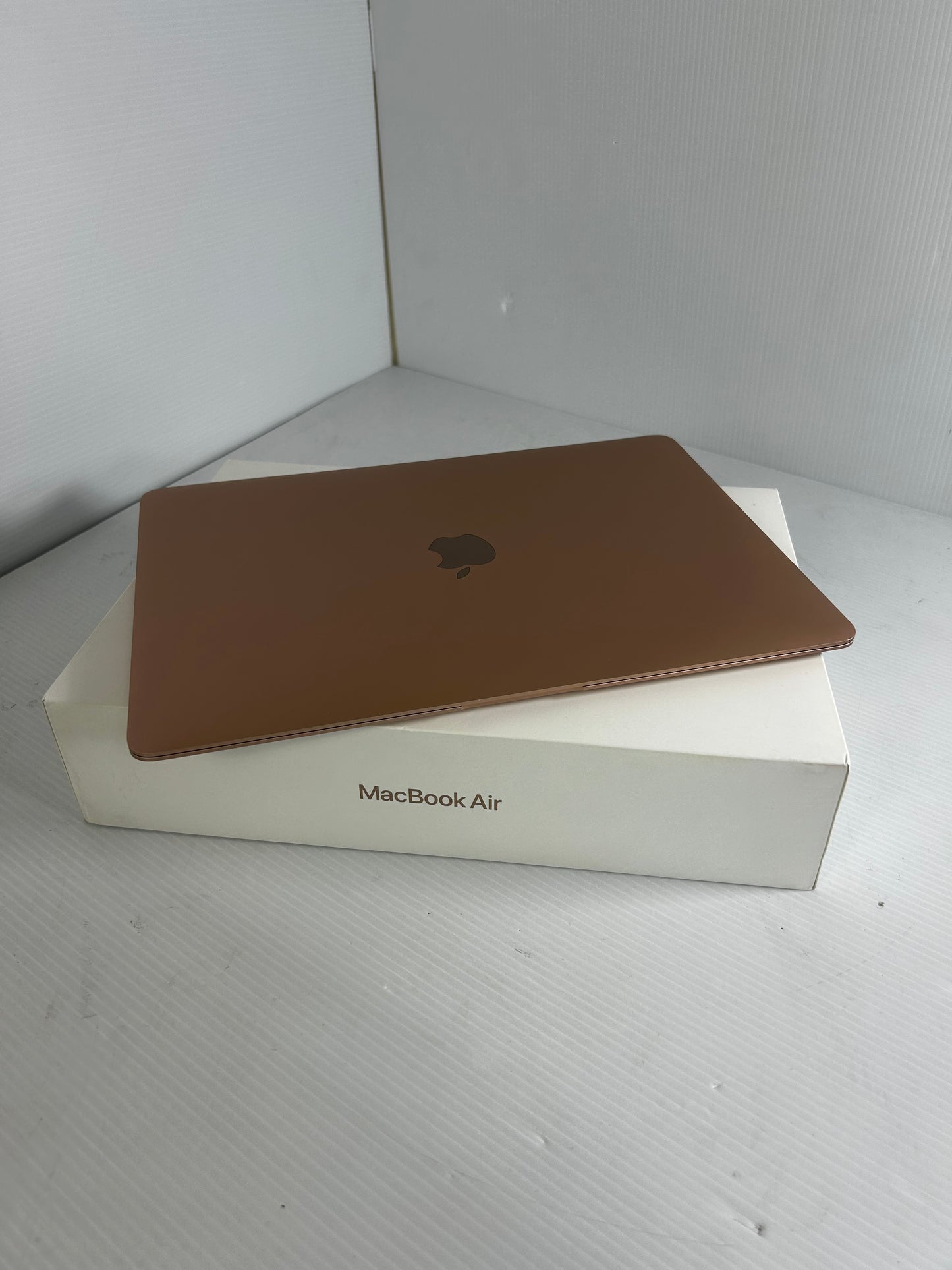 Apple MacBook Air (13-inch, M1, 2020) — 8 GB / 256 GB — Rose Gold