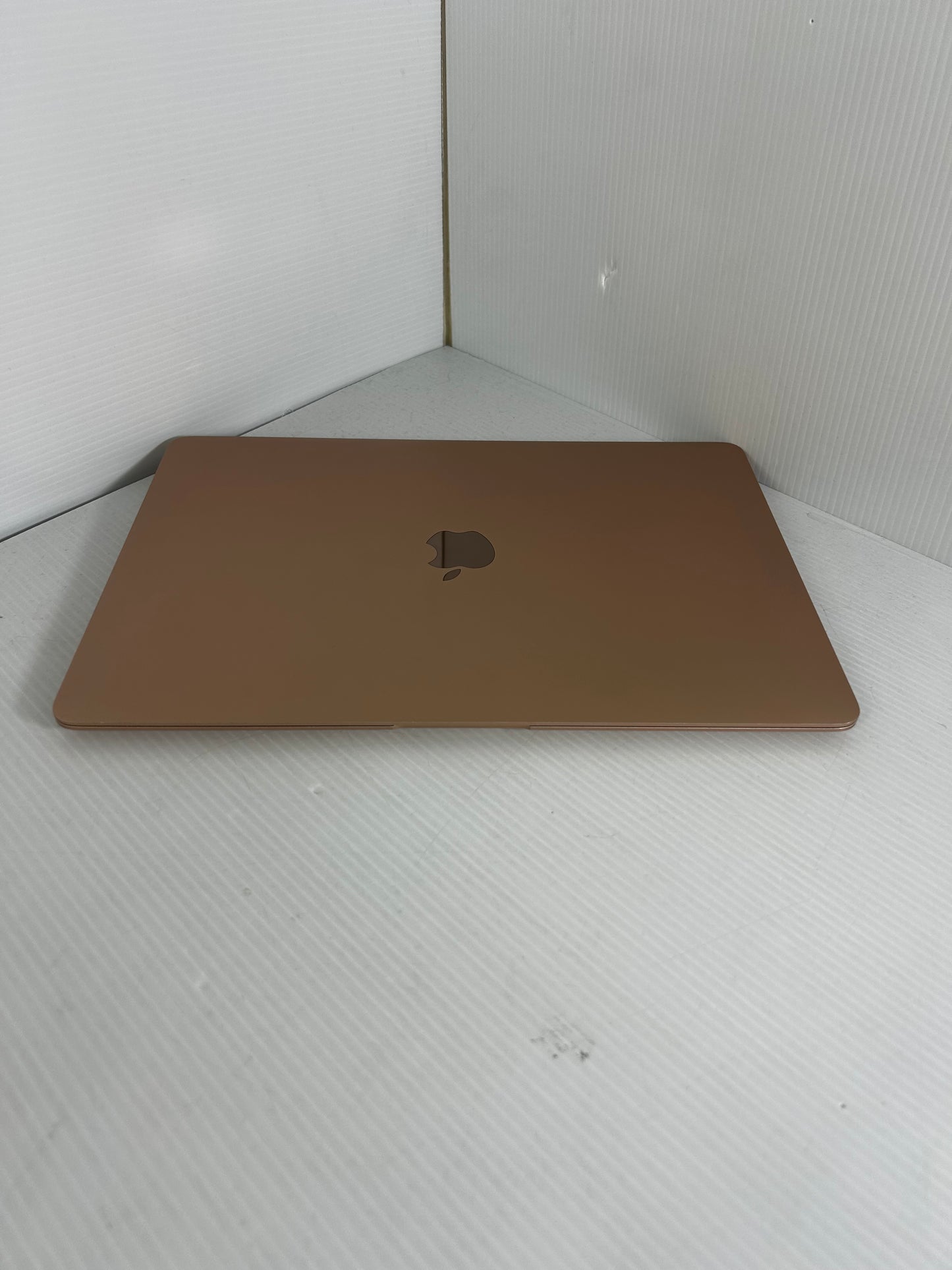 Apple MacBook Air (13-inch, M1, 2020) — 8 GB / 256 GB — Rose Gold