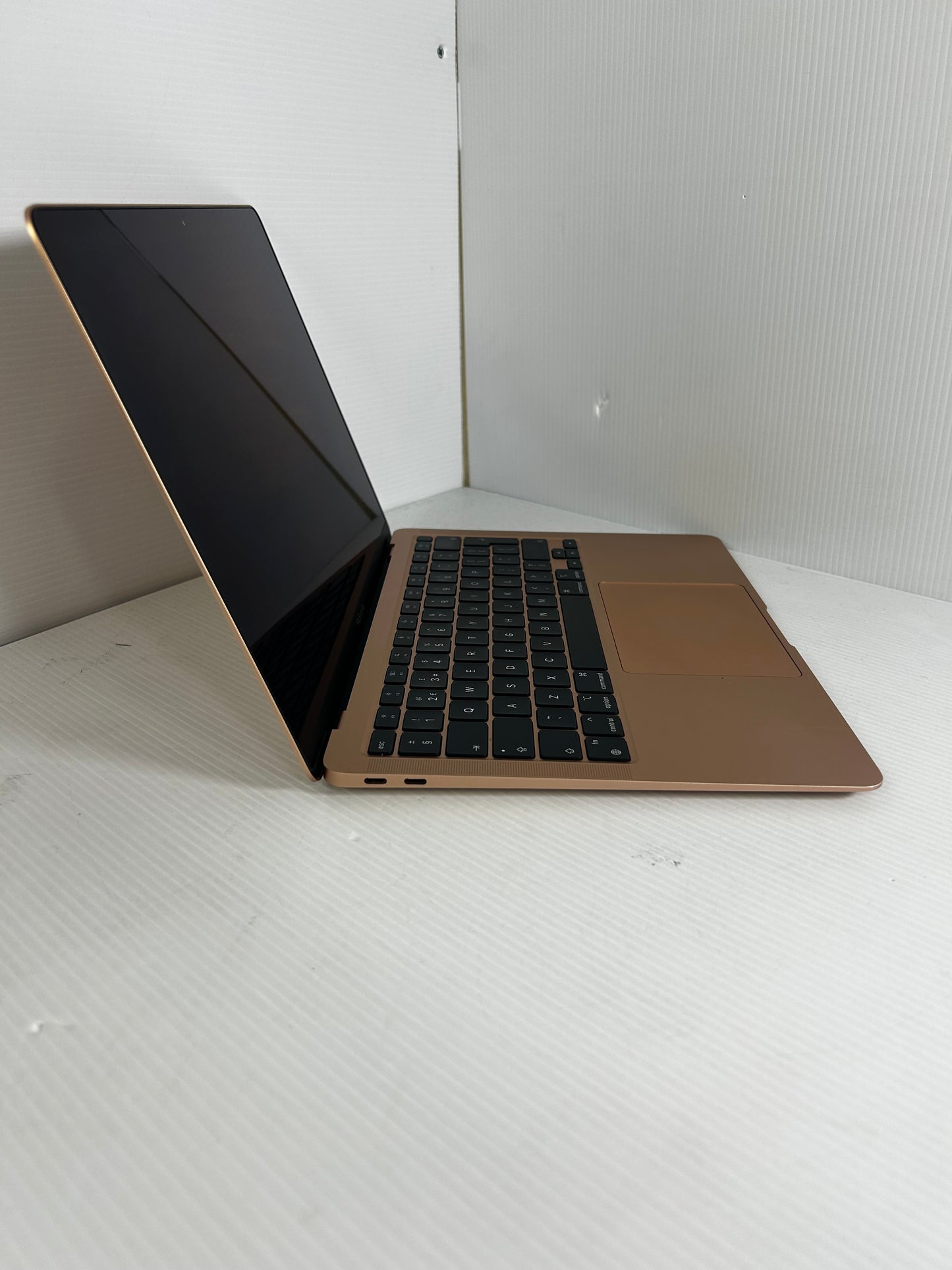 Apple MacBook Air (13-inch, M1, 2020) — 8 GB / 256 GB — Rose Gold