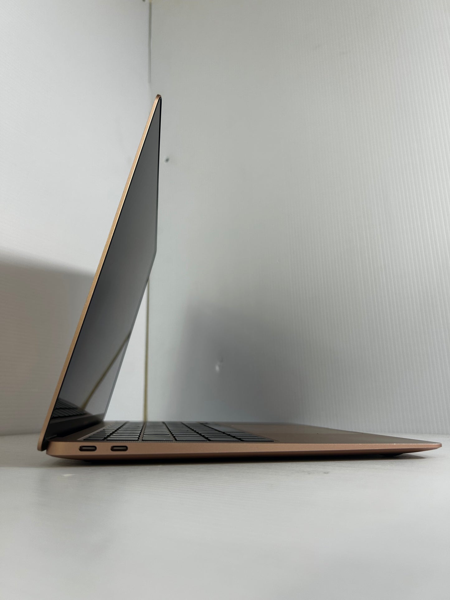 Apple MacBook Air (13-inch, M1, 2020) — 8 GB / 256 GB — Rose Gold