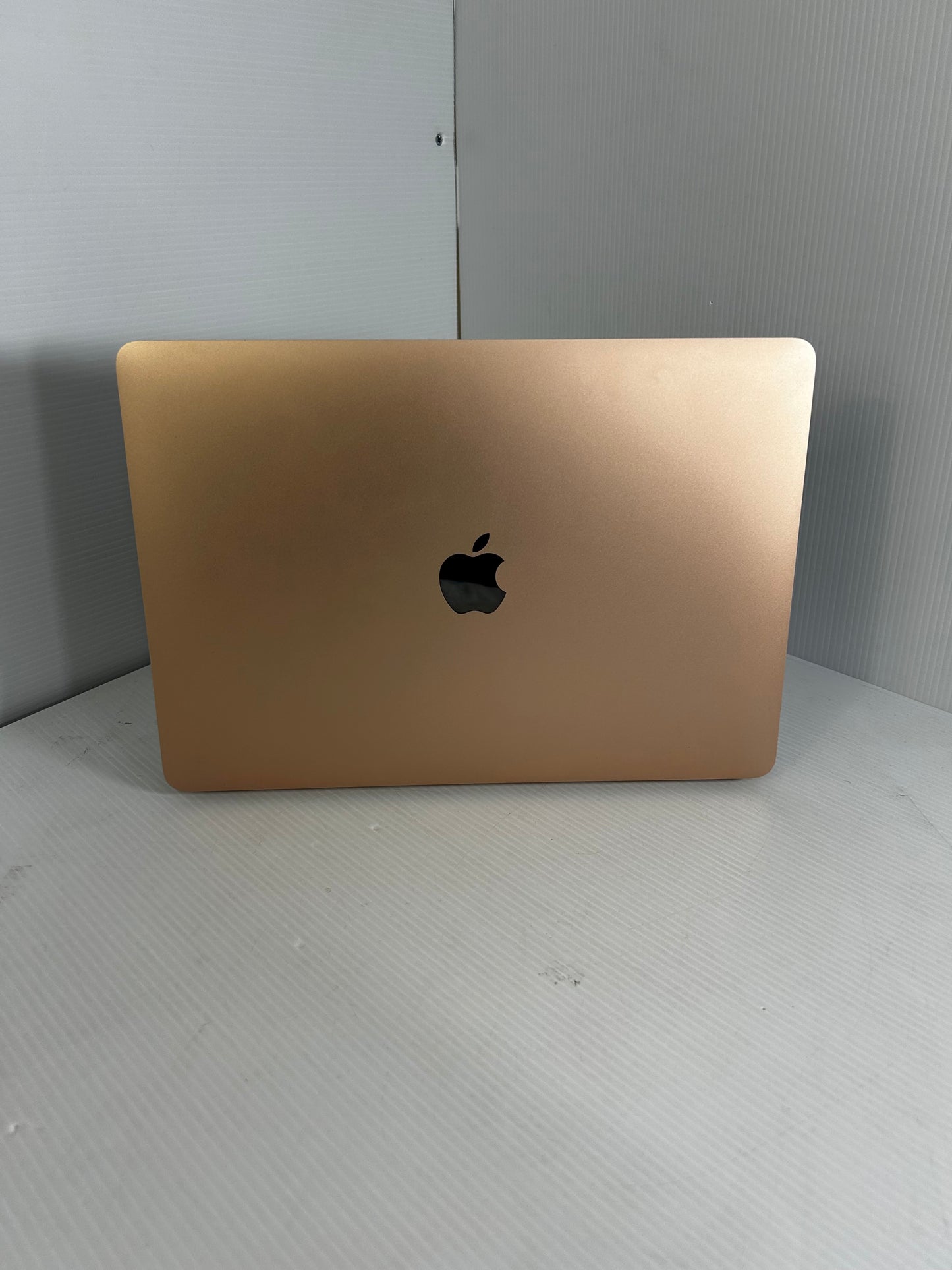 Apple MacBook Air (13-inch, M1, 2020) — 8 GB / 256 GB — Rose Gold