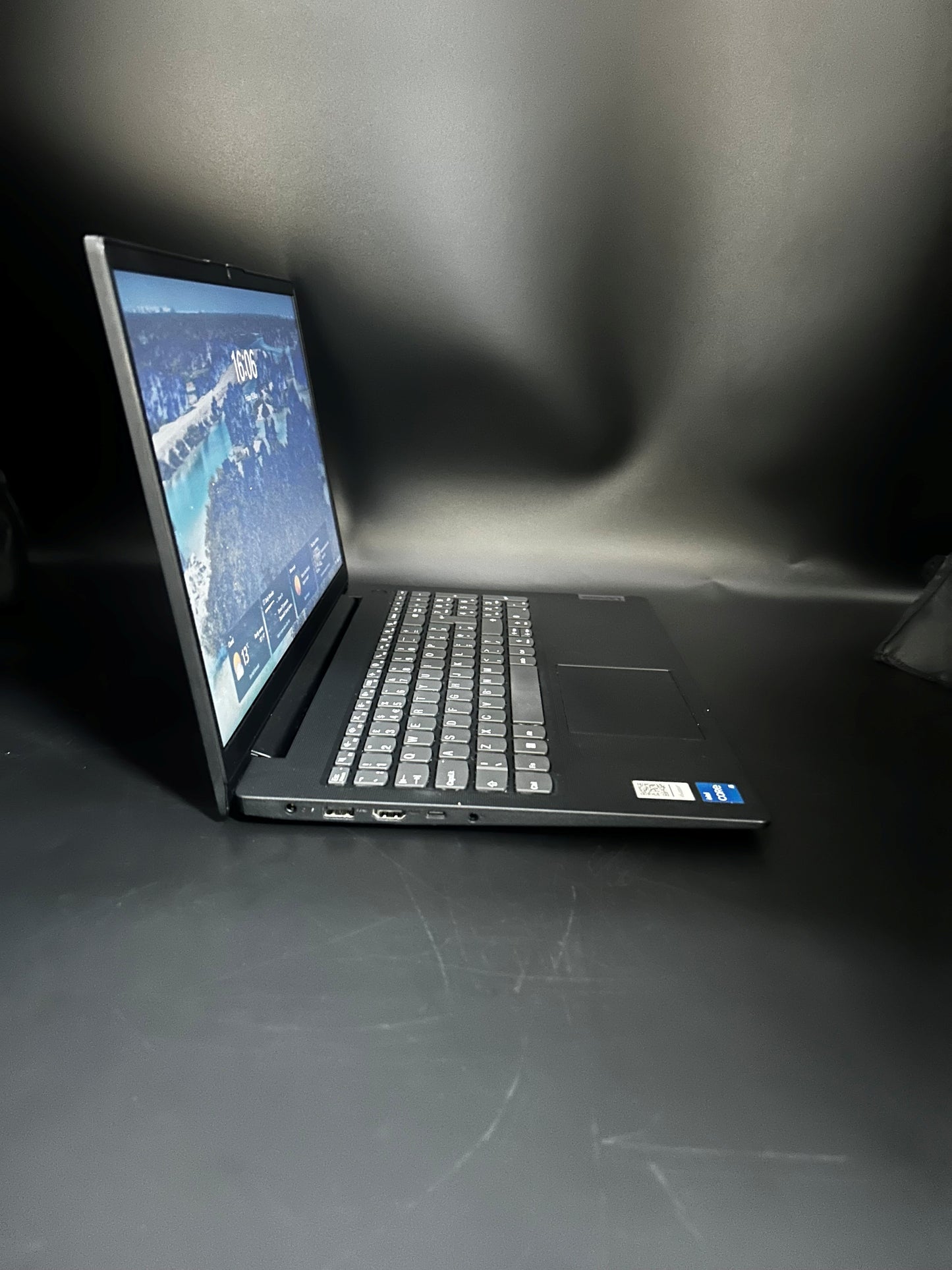 Lenovo V15 G4