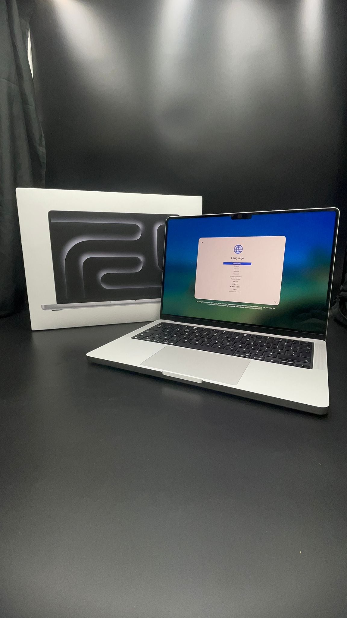 MacBook Pro 14" 2025 - SMS00386